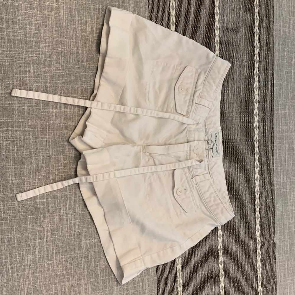 Brand: banana republic color: white size: 2
